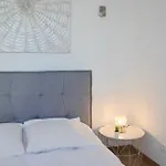Dolmen Adrien 4 * تور