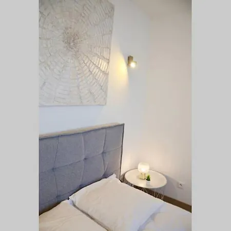 Dolmen Adrien 4 Apartment