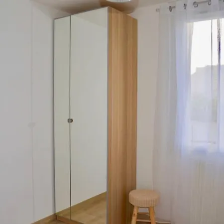 Dolmen Adrien 4 アパート