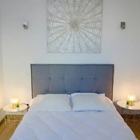 Dolmen Adrien 4 アパート