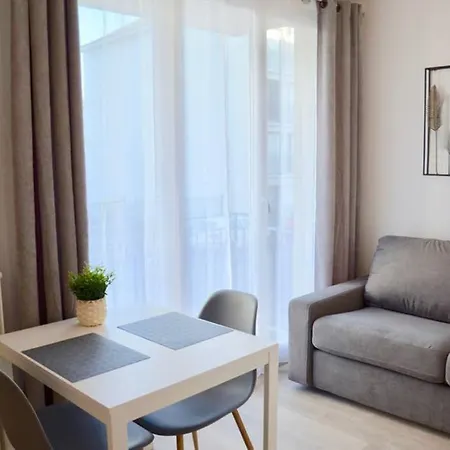 Dolmen Adrien 4 アパート