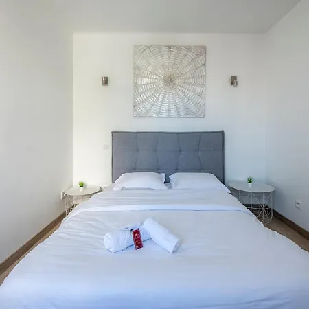 Dolmen Adrien 4 アパート