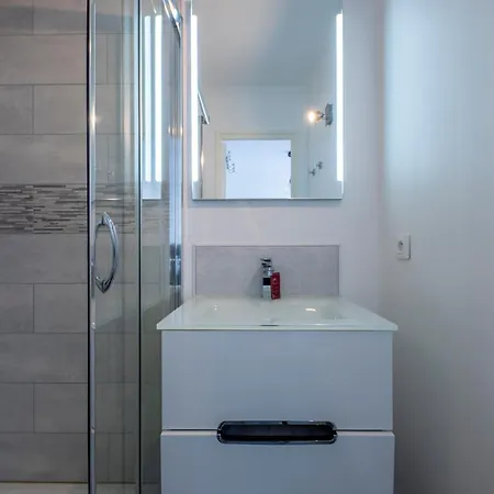 Apartamento Dolmen Adrien 4 *