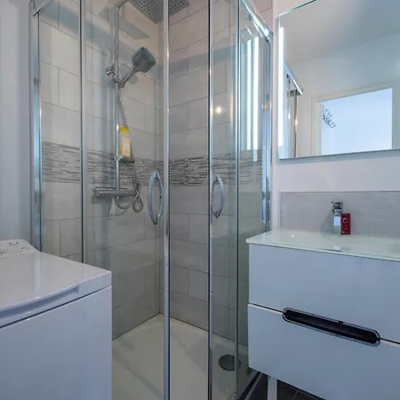 Dolmen Adrien 4 アパート