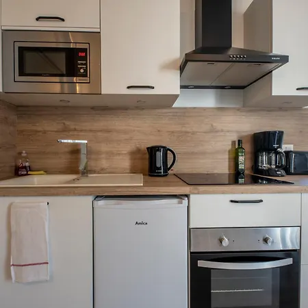 Dolmen Adrien 4 アパート