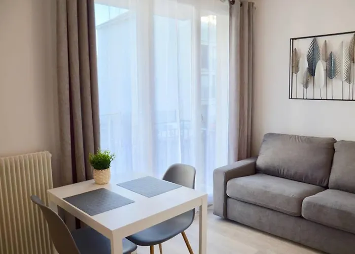 Dolmen Adrien 4 Apartman