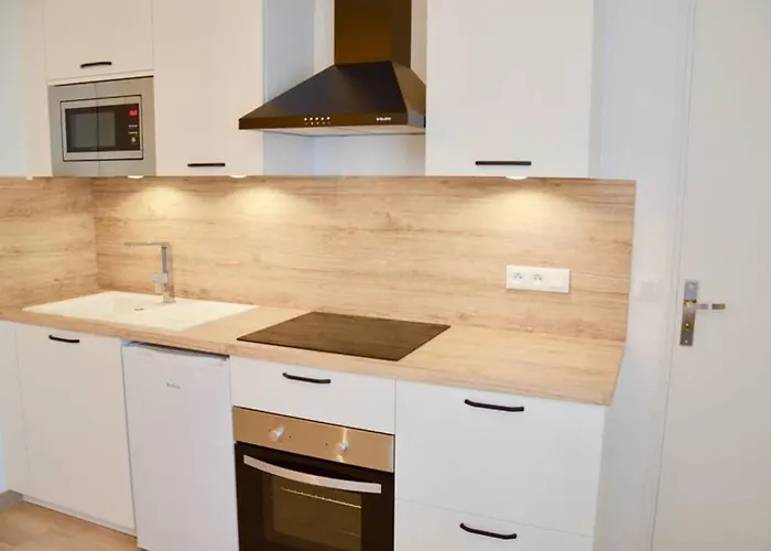 Dolmen Adrien 4 Apartman Tours