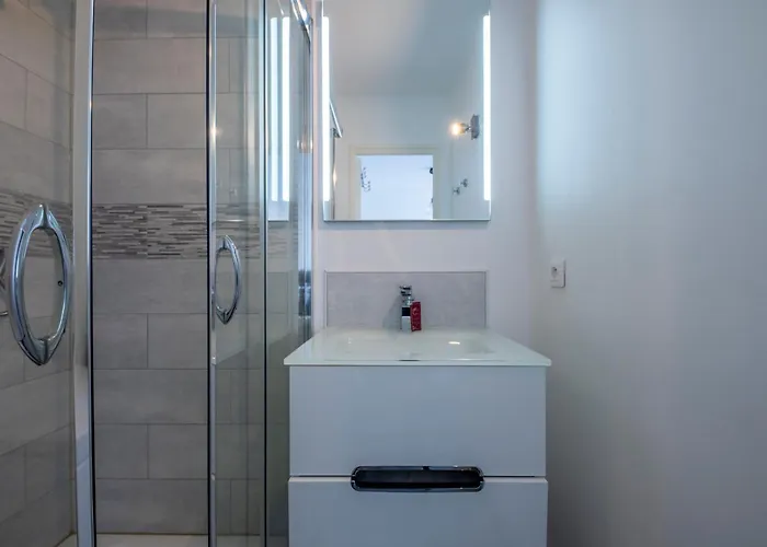 Apartman Dolmen Adrien 4 *