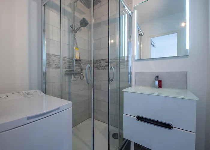 Dolmen Adrien 4 Apartman